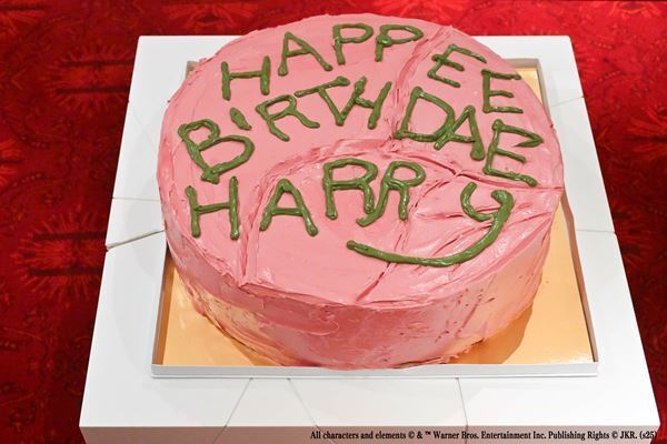 稲垣吾郎も祝福！ 舞台『ハリー・ポッターと呪いの子』でハリーの誕生日をサプライズでお祝い