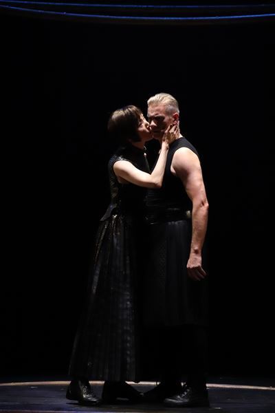 天海祐希が世界的ダンサー、アダム・クーパーと夢の共演「ご褒美です！」新作舞台『レイディマクベス』開幕