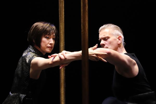 天海祐希が世界的ダンサー、アダム・クーパーと夢の共演「ご褒美です！」新作舞台『レイディマクベス』開幕