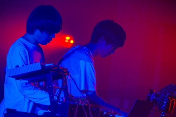 ExWHYZ、オールナイトイベント『ExWHYZ presents ‘CLUB Ex Vol.1’』ゲストにパソコン音楽クラブとDONGROSSOを迎え、会場を埋め尽くしたオーディエンスが大合唱！【オフィシャルレポート】