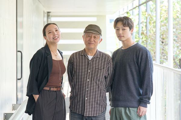 那須凜×串田十二夜×串田和美　6度目の上演アイルランドの喜劇『西に黄色のラプソディ』は原点回帰のような作り方で演劇の楽しさを