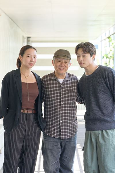 那須凜×串田十二夜×串田和美　6度目の上演アイルランドの喜劇『西に黄色のラプソディ』は原点回帰のような作り方で演劇の楽しさを