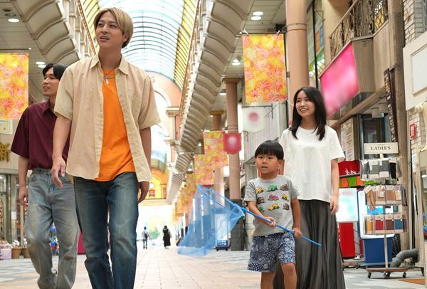 寺西拓人、初主演映画で魅せた“まなざしの演技”――『天文館探偵物語』で体現した人情と熱さ