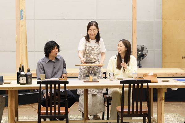 蓬莱竜太が綴る“家族の不協和音”――『消えていくなら朝』稽古場オフィシャルレポート