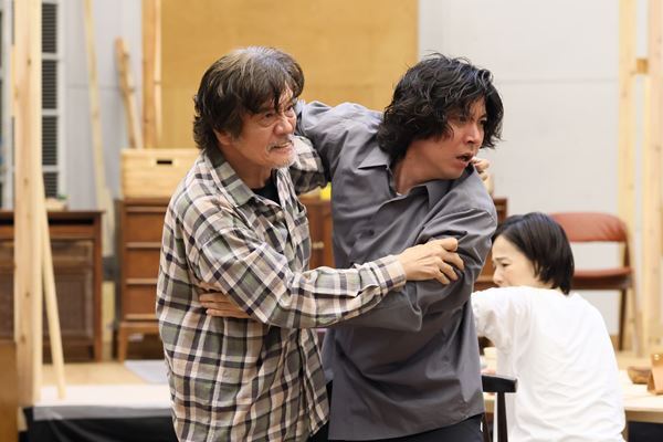 蓬莱竜太が綴る“家族の不協和音”――『消えていくなら朝』稽古場オフィシャルレポート