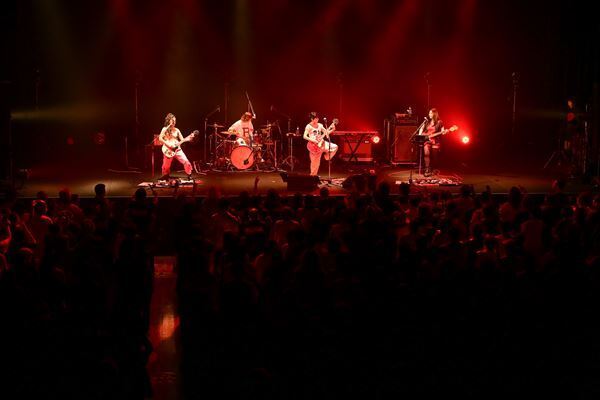 岸谷香『LIVE TOUR 2025 “58th SHOUT!”』「封印していた曲をアレンジし直して、歌詞の一部も変えてみたら、演奏するのが楽しくなりました」