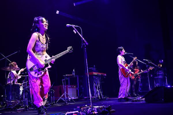 岸谷香『LIVE TOUR 2025 “58th SHOUT!”』「封印していた曲をアレンジし直して、歌詞の一部も変えてみたら、演奏するのが楽しくなりました」