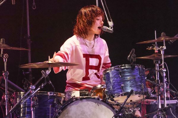 岸谷香『LIVE TOUR 2025 “58th SHOUT!”』「封印していた曲をアレンジし直して、歌詞の一部も変えてみたら、演奏するのが楽しくなりました」