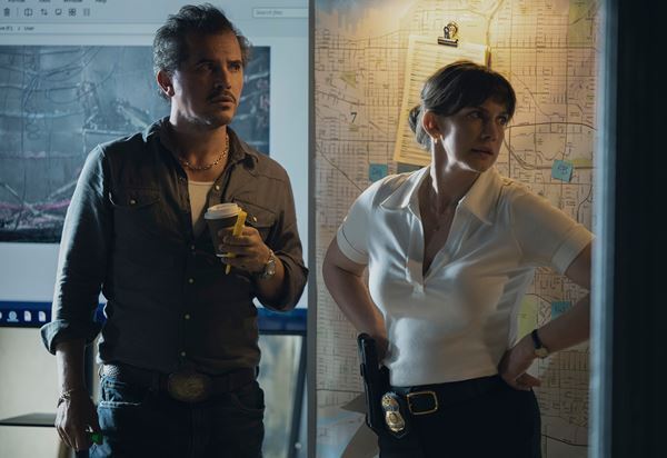 『キングスマン』のタロン・エジャトンがワイルドな放火捜査官を熱演！ Apple TV+『スモーク』本編映像公開