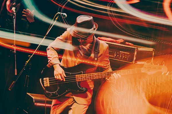 【オフィシャルレポート】UNCHAIN、新曲「GINGILA」を引っ提げてのCOTTON CLUBワンマンが終幕　人気カバー曲も豪華メンバーで披露