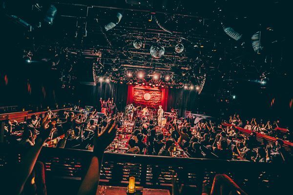 【オフィシャルレポート】UNCHAIN、新曲「GINGILA」を引っ提げてのCOTTON CLUBワンマンが終幕　人気カバー曲も豪華メンバーで披露