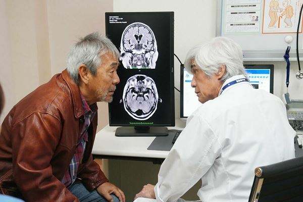 寺尾聰×松坂桃李『父と僕の終わらない歌』──記憶が薄れていく父に何をしてあげられるか【おとなの映画ガイド】