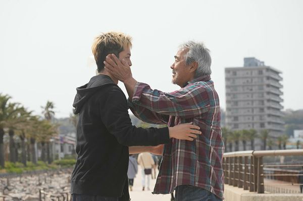 寺尾聰×松坂桃李『父と僕の終わらない歌』──記憶が薄れていく父に何をしてあげられるか【おとなの映画ガイド】