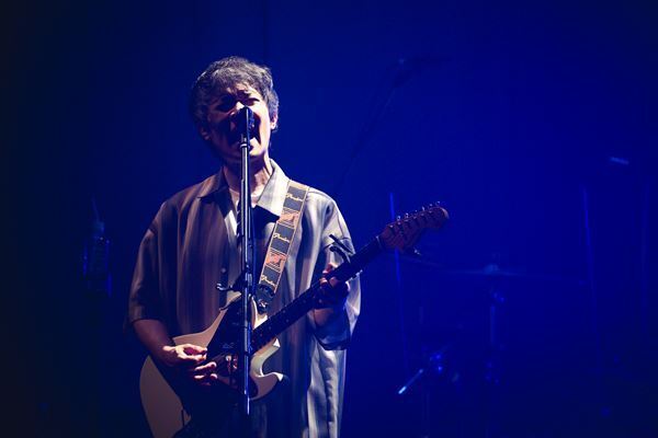 異なりながらも重なる物語──Base Ball BearとPEDRO、3ピースバンド2組の歴史が交差した一夜【オフィシャルレポート】