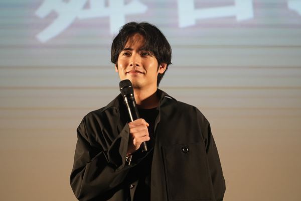 赤楚衛二がロケ地・沖縄に凱旋『366日』舞台挨拶レポート　HYもサプライズで登場