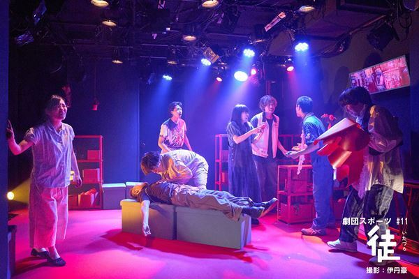 劇団スポーツの新作、不条理脱出コメディ『徒』が開幕　主宰・内田倭史コメント＆舞台写真公開