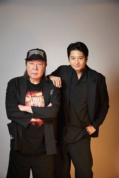 劇団☆新感線の看板俳優・古田新太と、劇団をわかっている男・向井理が語る、最新作と新感線の魅力の作られ方