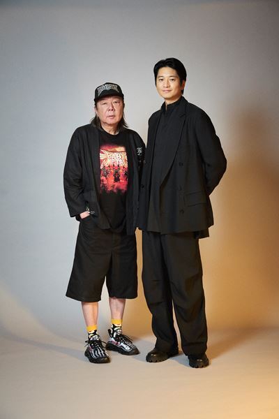 劇団☆新感線の看板俳優・古田新太と、劇団をわかっている男・向井理が語る、最新作と新感線の魅力の作られ方