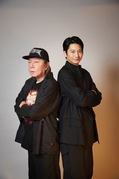 劇団☆新感線の看板俳優・古田新太と、劇団をわかっている男・向井理が語る、最新作と新感線の魅力の作られ方