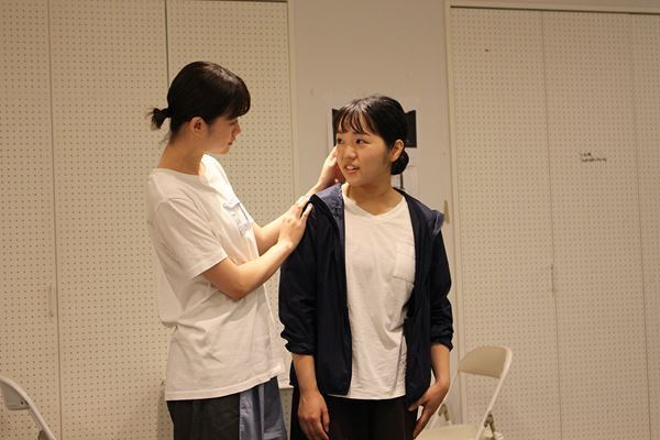 芸能界の裏が見える？ バラエティに富んだキャストで上演される『きみは一生だれかのバーター』