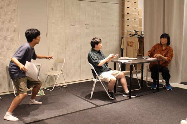 芸能界の裏が見える？ バラエティに富んだキャストで上演される『きみは一生だれかのバーター』