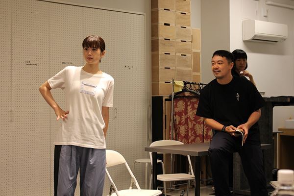 芸能界の裏が見える？ バラエティに富んだキャストで上演される『きみは一生だれかのバーター』