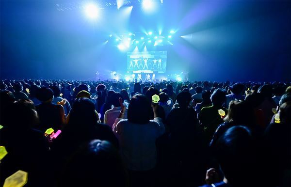 n.SSign、初ホールツアー終幕！開始直後から爆発的な盛り上がりを見せた『FAN-CON [EVERBLUE]』ファイナル1部をレポート