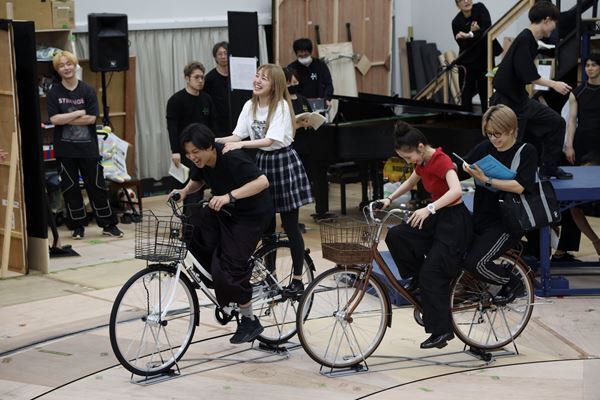 「舞台ではみんなで一緒にページをめくっていく」　ミュージカル『四月は君の嘘』稽古場レポート＆オフショット