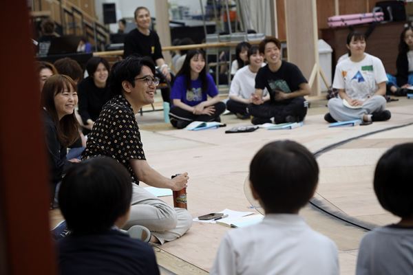 「舞台ではみんなで一緒にページをめくっていく」　ミュージカル『四月は君の嘘』稽古場レポート＆オフショット