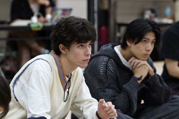 「舞台ではみんなで一緒にページをめくっていく」　ミュージカル『四月は君の嘘』稽古場レポート＆オフショット