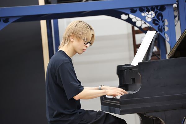 「舞台ではみんなで一緒にページをめくっていく」　ミュージカル『四月は君の嘘』稽古場レポート＆オフショット