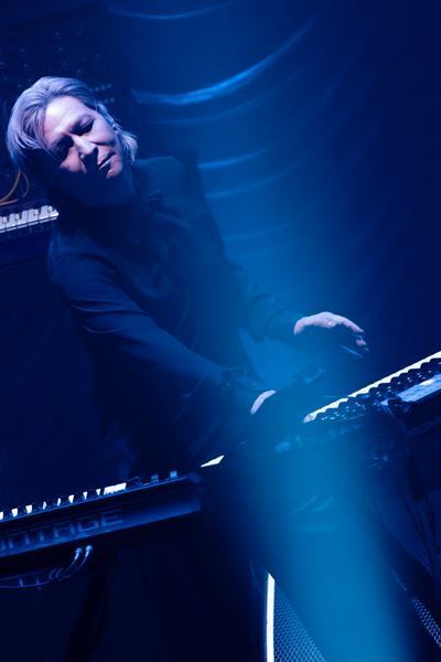 小室哲哉と浅倉大介によるユニット・PANDORA、再始動ライブのBlu-ray本日発売　新曲「Twilight」のライブ映像フルサイズで公開