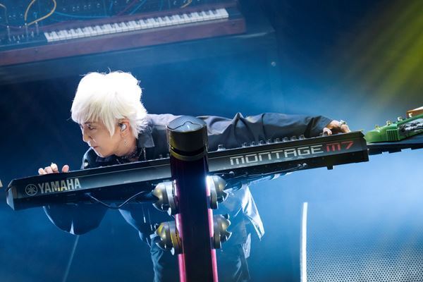 小室哲哉と浅倉大介によるユニット・PANDORA、再始動ライブのBlu-ray本日発売　新曲「Twilight」のライブ映像フルサイズで公開