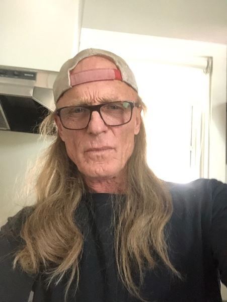 カブトムシを喰らうサイコパス！『愛はステロイド』見た目も斬新すぎる名優エド・ハリスの特別映像公開