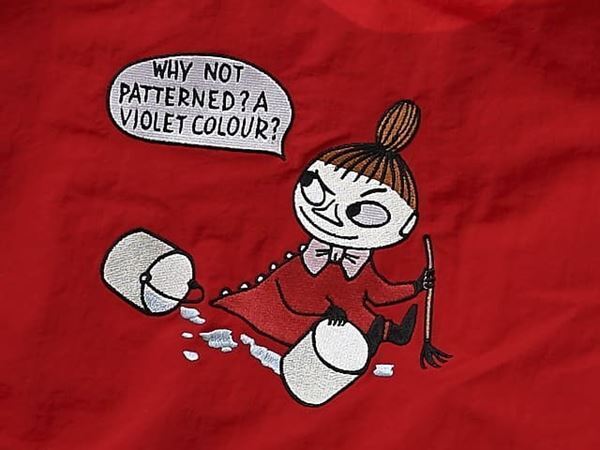 ムーミンとリトルミイの刺しゅう入り大容量トートが登場！　コンパクトにたためてサブバッグにもおすすめ♪