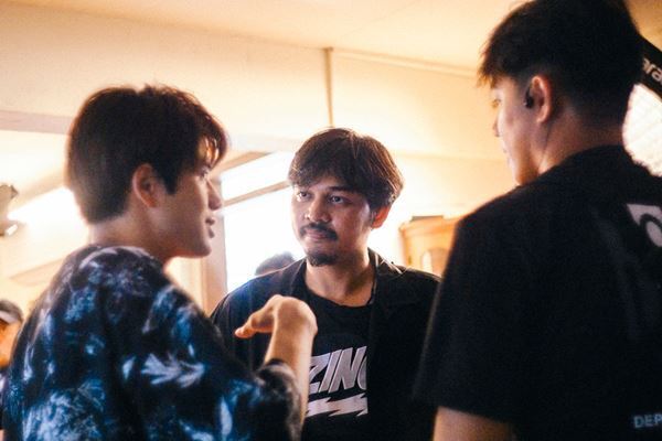 森崎ウィン×向井康二『（LOVE SONG）』タイ流“フレキシブル”撮影の舞台裏を収めたメイキング写真公開