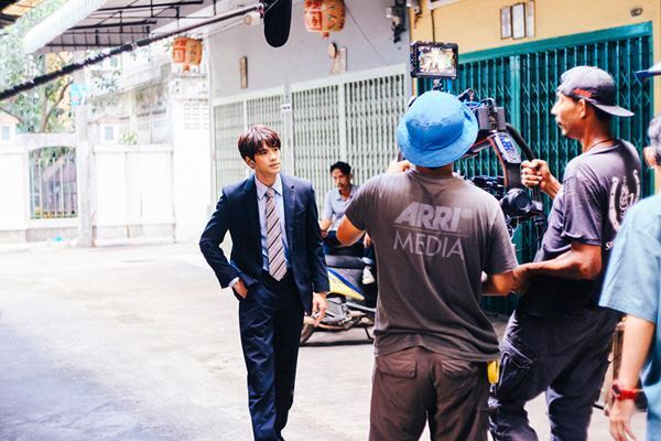 森崎ウィン×向井康二『（LOVE SONG）』タイ流“フレキシブル”撮影の舞台裏を収めたメイキング写真公開