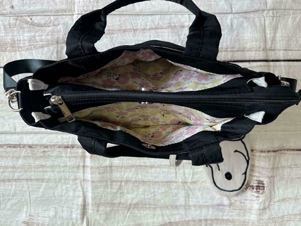 しまむら×スヌーピーの新作バッグは裏地までかわいい！　撥水加工＆ポケット豊富で使いやすいのも◎