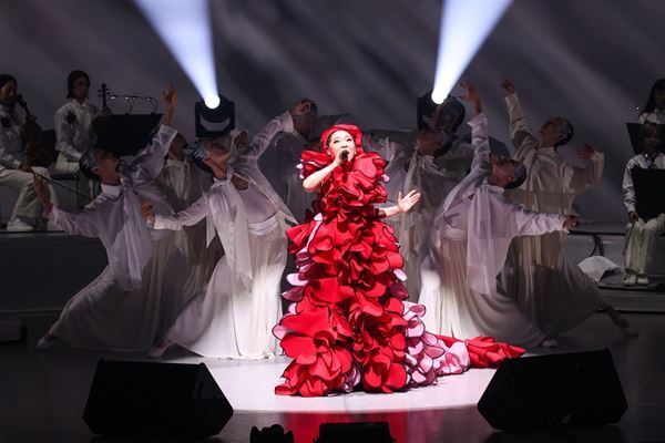 MISIA、 “ミャクミャクMISIA”として万博ジャパンデーに出演し、渾身のパフォーマンスを披露！