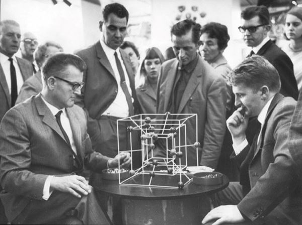 『○△□えほんのせかい＋目黒区美術館トイコレクション』7月5日より　及川賢治と竹内繭子の絵本とともに同館の玩具コレクションを紹介