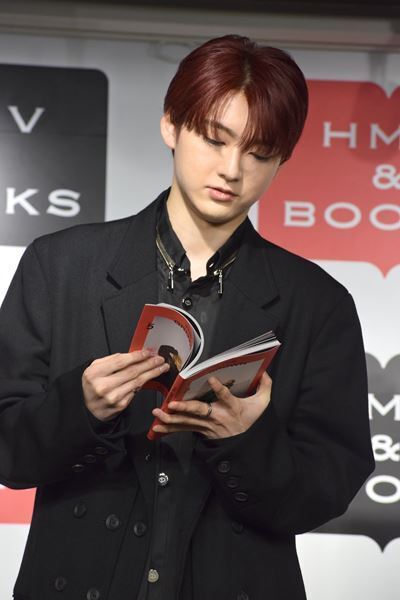 timelesz松島聡も太鼓判！ 30歳を迎えた超特急・ユーキがアニバーサリーブックを刊行「僕の20代は“超特急”でした」