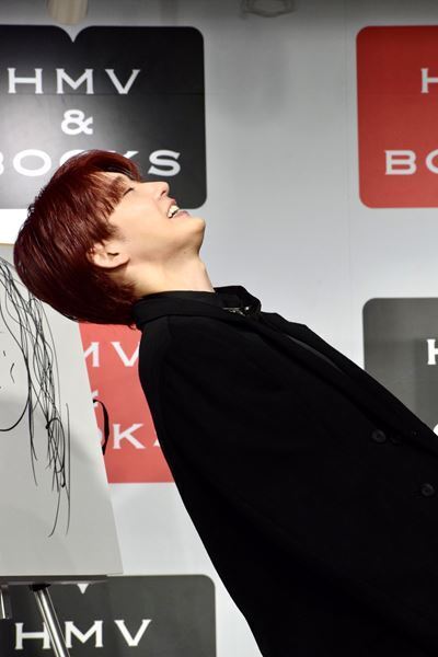 timelesz松島聡も太鼓判！ 30歳を迎えた超特急・ユーキがアニバーサリーブックを刊行「僕の20代は“超特急”でした」