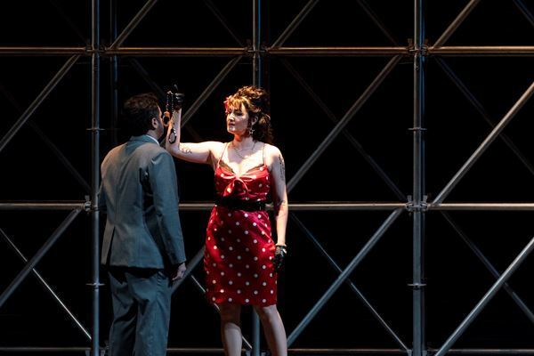 新国立劇場でアレックス・オリエ演出『カルメン』が開幕