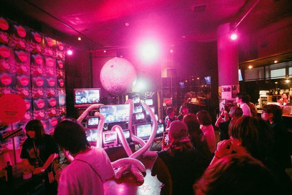 w.o.d.自主企画『TOUCH THE PINK MOON』　4回目の開催はドミコ、SATOHらが登場「今日は踊らせるためだけに来てるんで！」