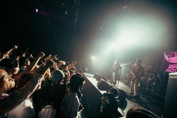 w.o.d.自主企画『TOUCH THE PINK MOON』　4回目の開催はドミコ、SATOHらが登場「今日は踊らせるためだけに来てるんで！」