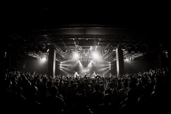 w.o.d.『I SEE LOVE Tour』 会場のボルテージは最高潮に！The BONEZをゲストに迎えた対バン編FINALをレポート