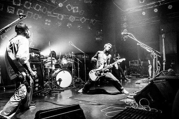 w.o.d.『I SEE LOVE Tour』 会場のボルテージは最高潮に！The BONEZをゲストに迎えた対バン編FINALをレポート