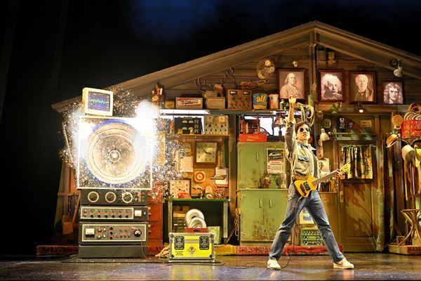 【公開舞台稽古レポート】最初から最後までワクワクが止まらない！　劇団四季『バック・トゥ・ザ・フューチャー』まもなく