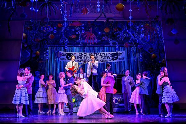 【公開舞台稽古レポート】最初から最後までワクワクが止まらない！　劇団四季『バック・トゥ・ザ・フューチャー』まもなく