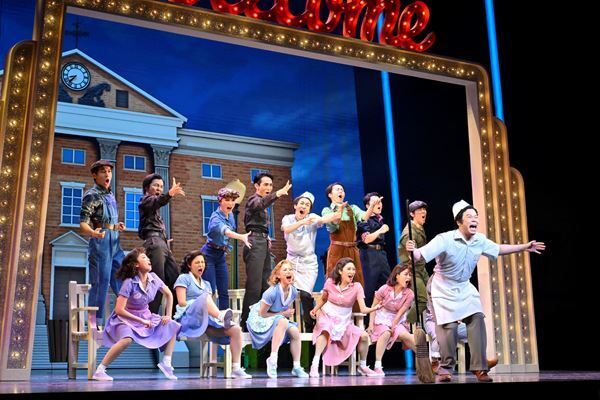 【公開舞台稽古レポート】最初から最後までワクワクが止まらない！　劇団四季『バック・トゥ・ザ・フューチャー』まもなく